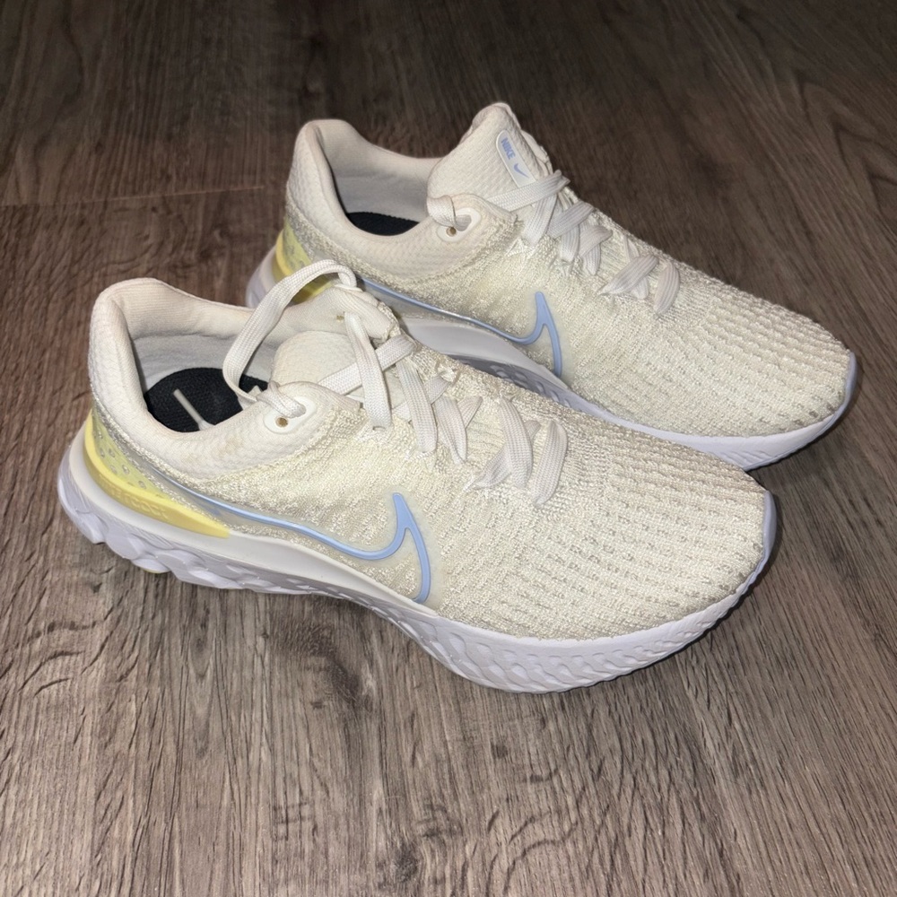 Nike Women's Cream Sneakers